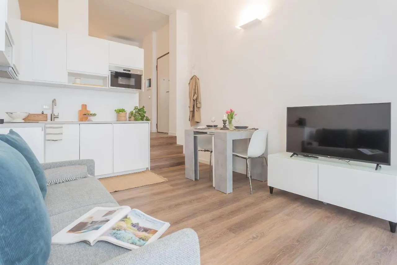 A Step From The Dome Apartment By Rent All Como