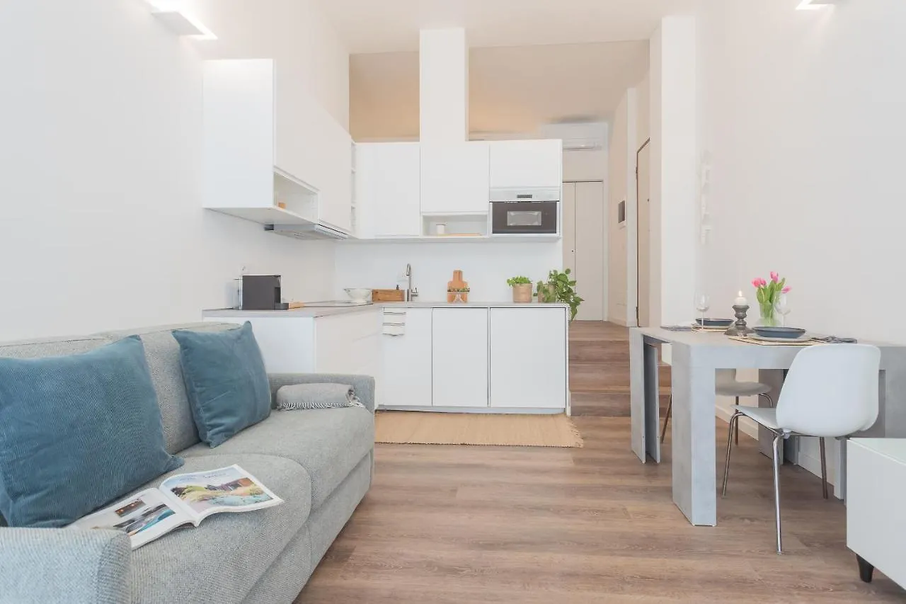 A Step From The Dome Apartment By Rent All Como