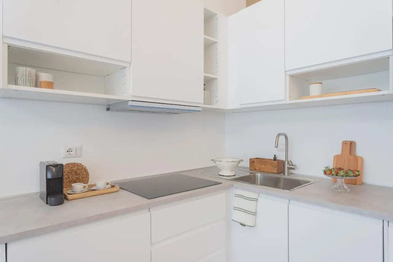 A Step From The Dome Apartment By Rent All Como