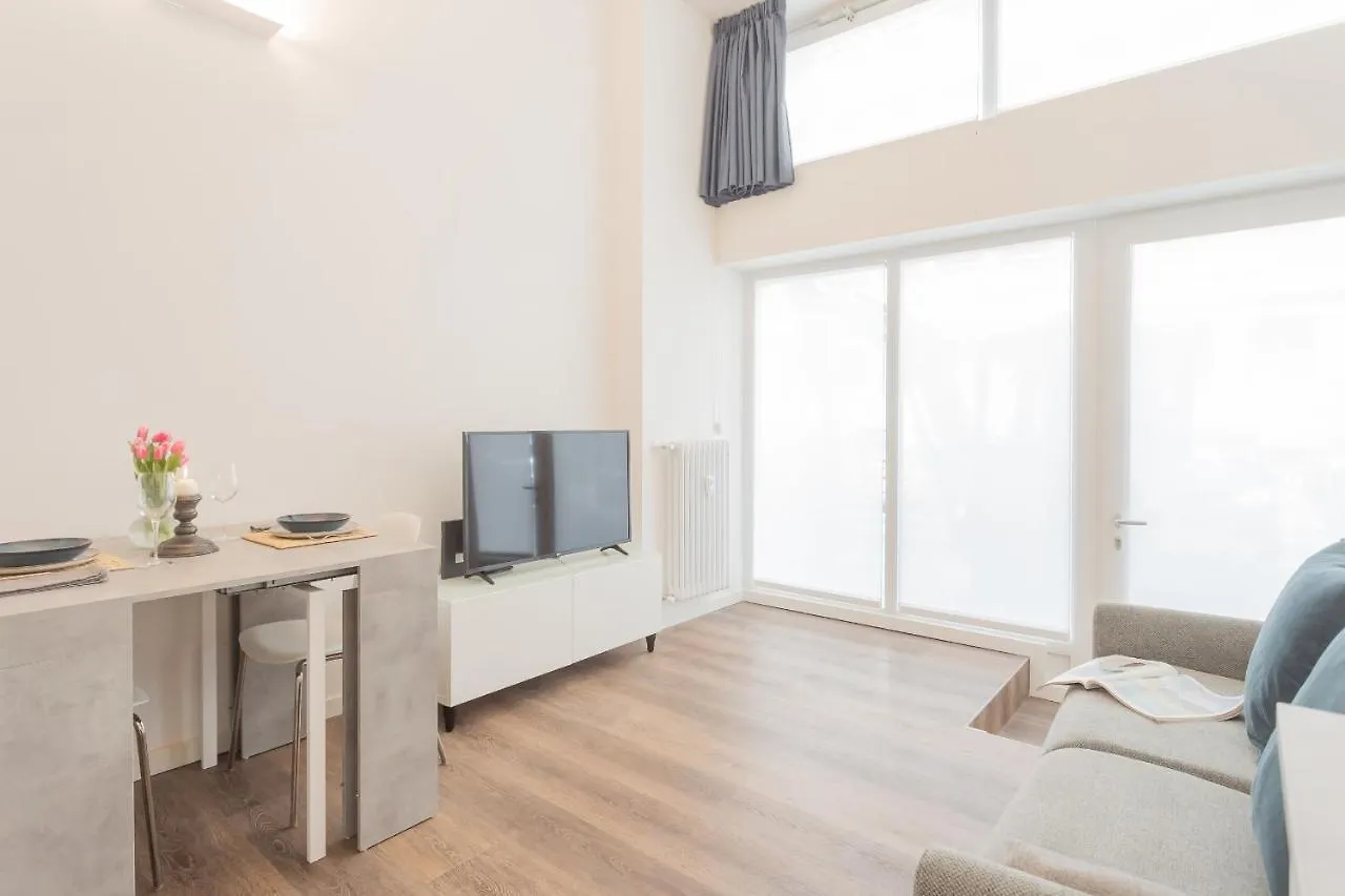 A Step From The Dome Apartment By Rent All Como