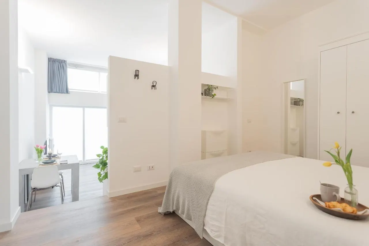 A Step From The Dome Apartment By Rent All Como Itálie