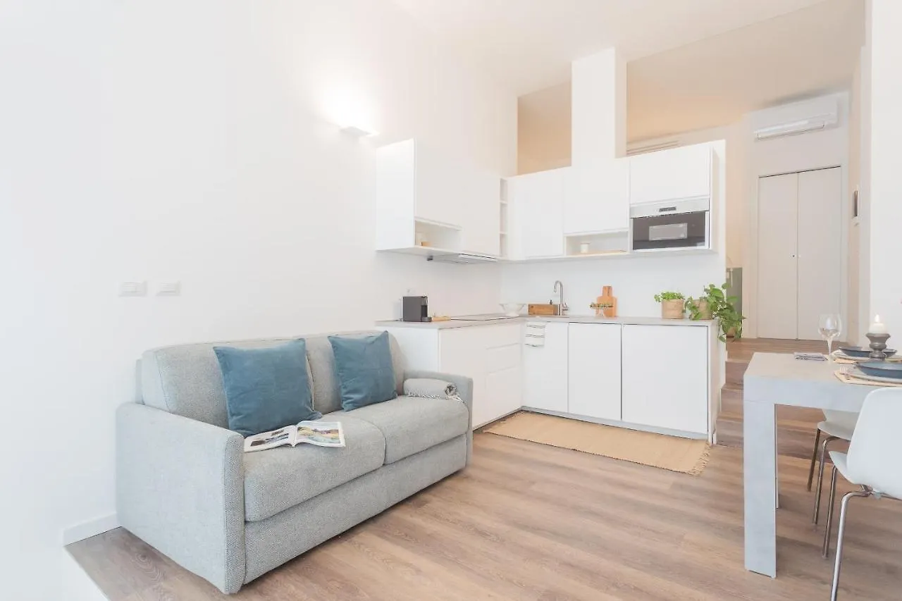 A Step From The Dome Apartment By Rent All Como 0*,  Itálie
