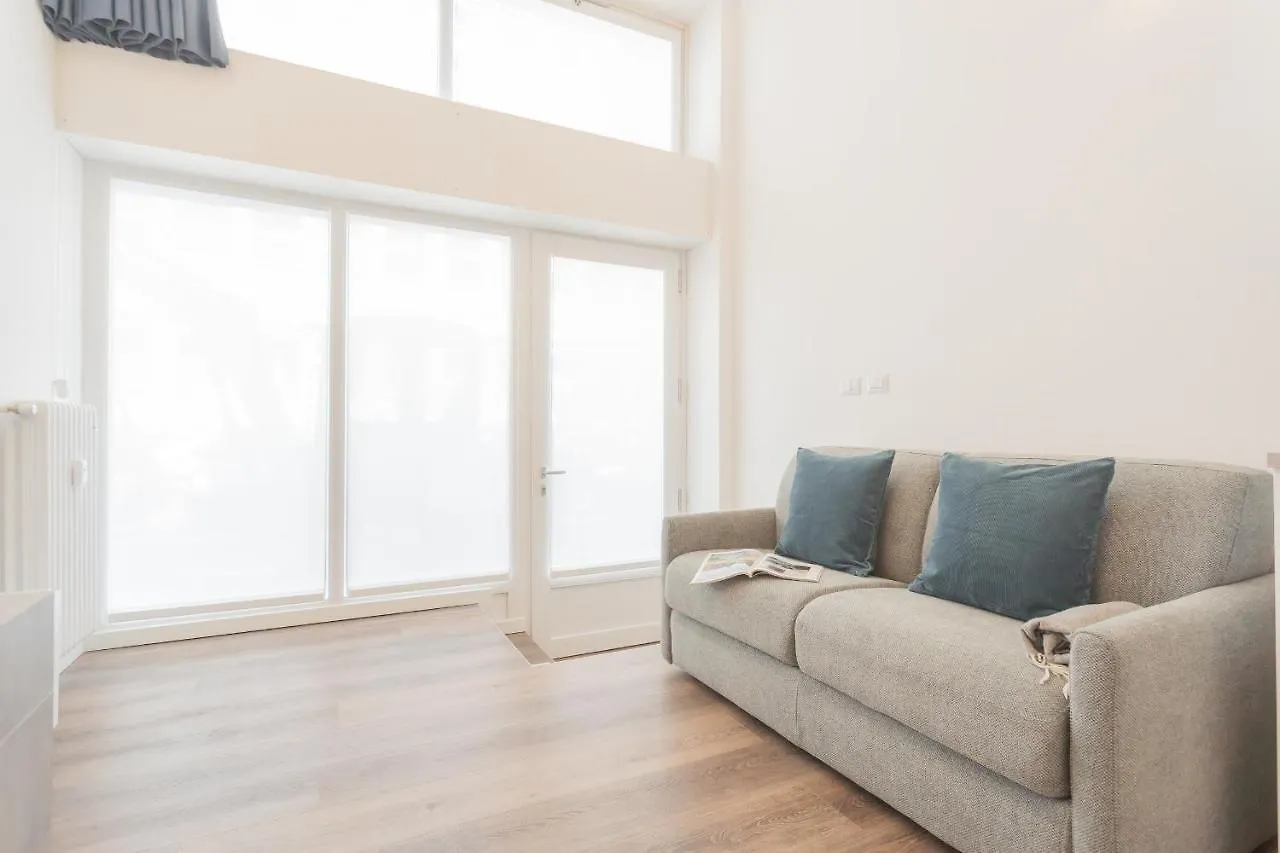 A Step From The Dome Apartment By Rent All Como